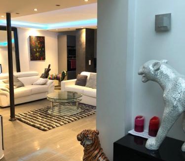 La Celle-sous-Gouzon Apartment | Luxury Loft Design Amazing en Plein coeur de Paris