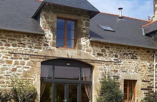Cast House | Luxury, spacious 3 bed converted Coach house. 10kms from the coast!