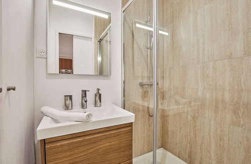 Saint-Fargeau Apartment | Luxury Suite in the Center of Paris