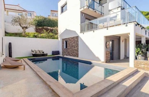 Cerbere Villa | Luxury villa facing the sea: swimming pool and Spa and elevator. Kayak paddle.
