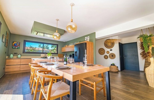 Baho House | Luxury villa with pool in Baho