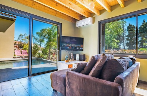 Baho House | Luxury villa with pool in Baho