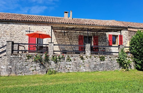 Viala-du-Pas-de-Jaux House | Magnificent Aveyronnaise property set in 2,700m2 of enclosed, secure grounds.