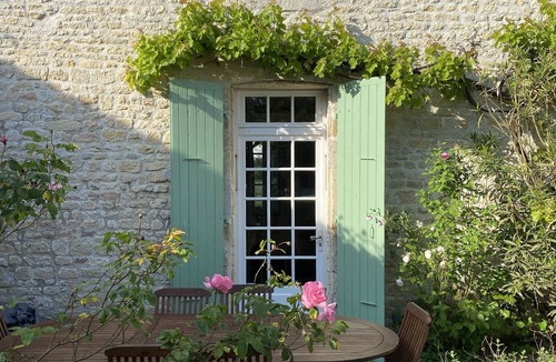 Thaire House | Magnificent 16th century farmhouse with swimming pool close beach Chatelaillon