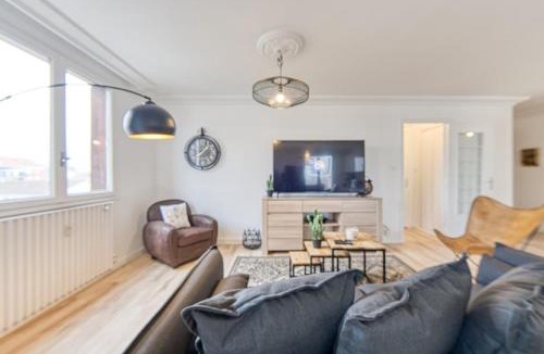 Secteur 3 Apartment | Magnificent apartment, 4 bedrooms, fiber wifi
