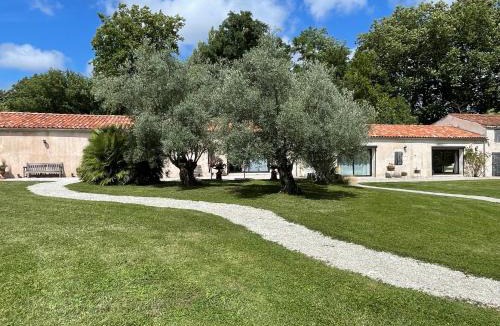 Saint-Hippolyte Apartment | Magnifique demeure piscine privée 14x8 m