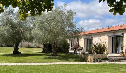 Saint-Hippolyte Apartment | Magnifique demeure piscine privée 14x8 m