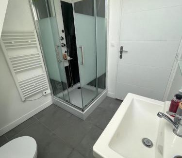 La Celle-sous-Gouzon Apartment | Magnifique logement indépendant avec sa place de parking