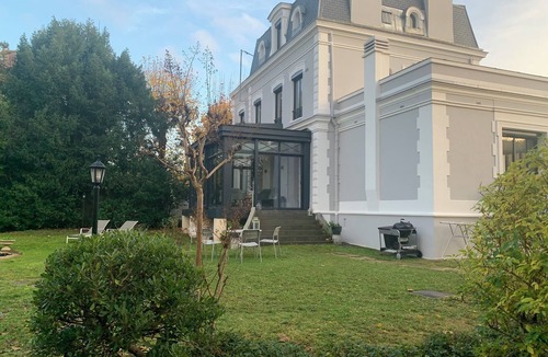 Chatou House | Magnifique Maison Ancienne , Piscine , Joli Jardin Spacieux . 5mn du RER À