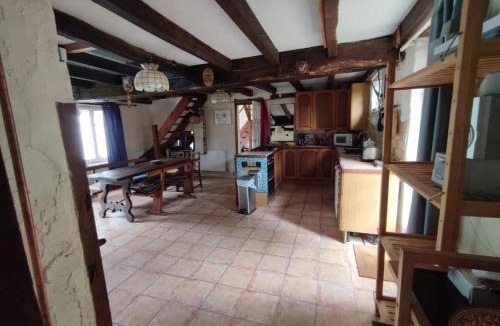 Doyet House | Magnifique Moulin au bord d'une riviere, calme absolu, piano