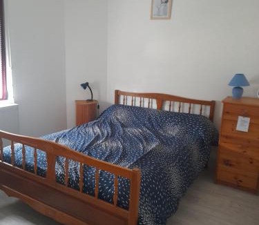 Thiel-sur-Acolin House | Maison 14 personnes,Pal 4 kms