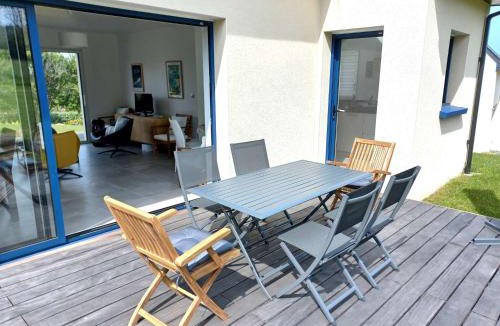 Tregastel House | Maison 3* avec Terrasse, Confort Moderne, Proche Plages et Randonnées - FR-1-542-53