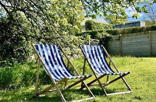Besneville House | Maison 4 chambres, grand jardin, 10 minutes des plages