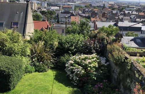 Cote Est Soquence House | Maison Ancienne Avec son Jardin Privatif