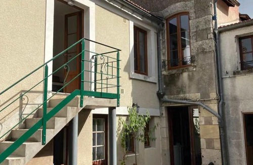 La Charite-sur-Loire House | Maison au pied des Remparts