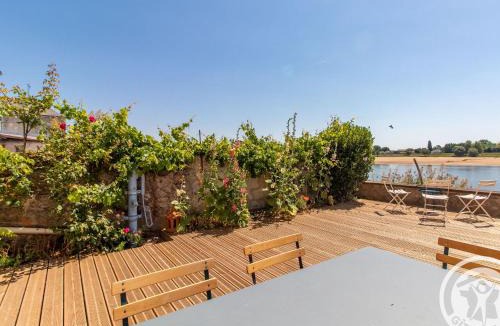 Ingrandes House | Maison Authentique sur 3 Niveaux avec Terrasse et Vue Loire - FR-1-622-38