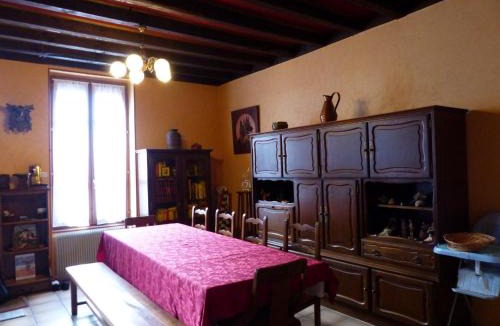 Saint-Germain-des-Fosses House | Maison avec Cour, 4 Chambres, Parking, Proche Commerces et Loisirs à 8km de Vichy - FR-1-489-248