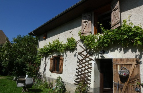 Laval House | Maison Avec Jardin au Pied de la Montagne