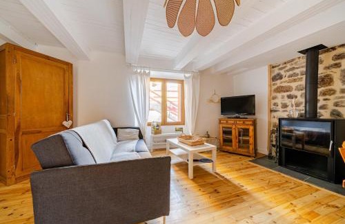 Bourgs-sur-Colagne House | Maison avec jardin