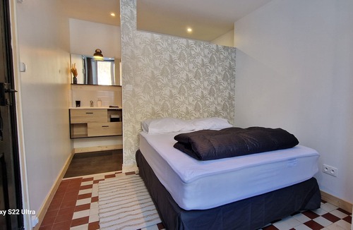 Sers House | Maison Avec Terrasse,4 Chambres, 3 Sde, en Plein Centre-ville