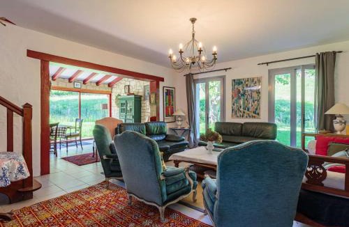 Espelette Villa | Maison basque à Espelette avec piscine, jardin, barbecue et proche du centre - FR-1-4-697