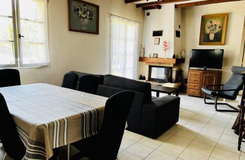 Espelette House | Maison basque à Espelette, 3 chambres, 5+2 pers, animaux admis, internet - FR-1-495-2