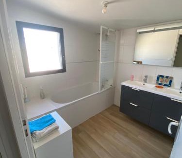 Theix-Noyalo House | Maison chaleureuse chez l’habitant avec parking