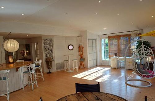 Montlucon House | Maison chaleureuse proche de Montluçon avec un grand jardin
