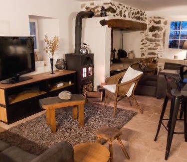 Lanarce House | Maison charmante à Lanarce avec vue sur la montagne, jacuzzi.