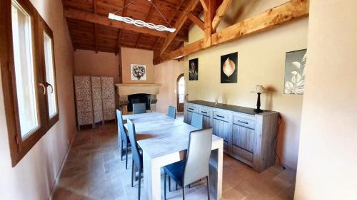 Puy-l'Eveque House | Maison charmante au cœur de Puy-l'Évêque avec piscine partagée