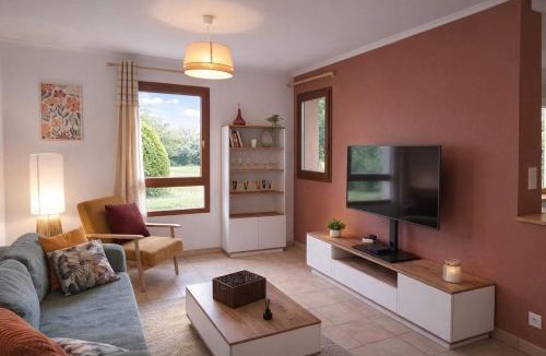 Douelle House | Maison climatisée avec piscine privée et jardin