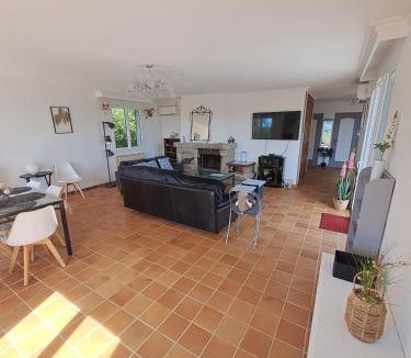 Crecy-en-Brie House | Maison climatisée proche Disney calme confort