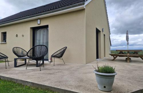Coltines House | Maison confortable à Coltines 80 m² avec jardin spacieux