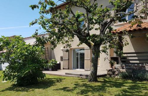 Maringes House | Maison cosy avec jardin dans les Monts du Lyonnais - FR-1-496-174