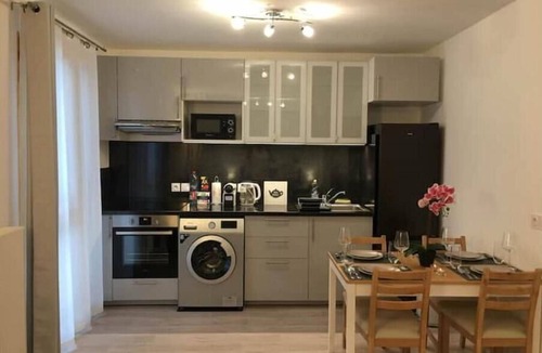 Gonesse Apartment | Maison Cosy One - Parking S/sol et Wifi Gratuit