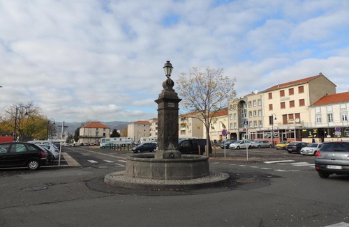 Clermont-Ferrand Apartment | Maison de bourg dans un quartier médiéval, avec café et thé offert