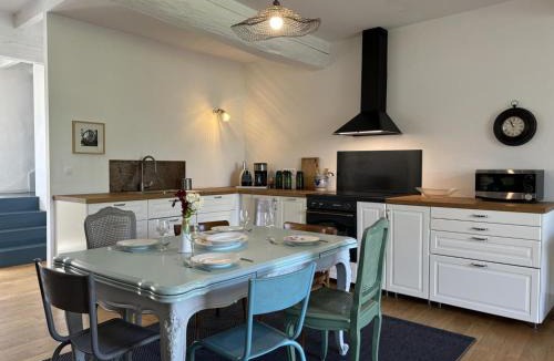Charroux House | Maison de charme avec jardin clos et animaux admis à Charroux - FR-1-489-538