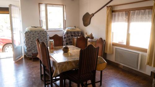Loire - Vignobles et Nohain House | Maison de charme à Saint-Père avec cheminée cosy