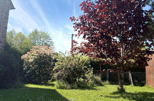 Chammes House | Maison de charme en pierre - Bord de rivière - Calme