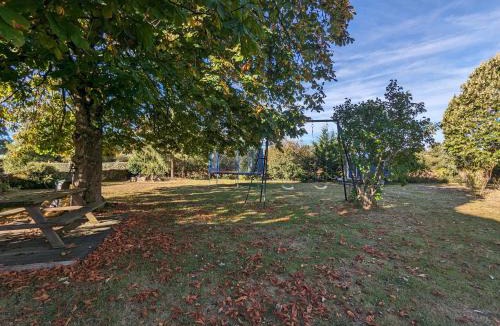 Perassay House | Maison de charme en pierre avec terrasse privative, grand terrain, jeux pour enfants, proche activités nautiques - FR-1-591-172