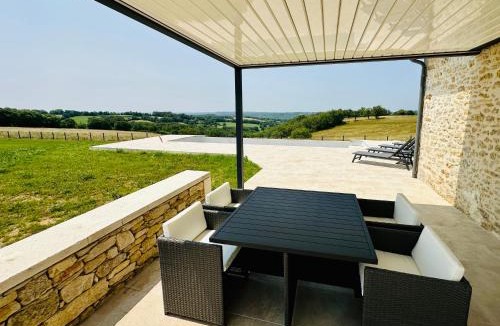 Soucirac House | Maison de Charme Vue Sublime & Piscine Infinie