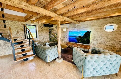 Soucirac House | Maison de Charme Vue Sublime & Piscine Infinie