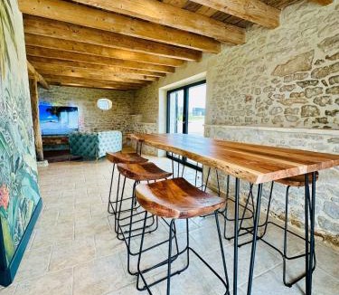 Soucirac House | Maison de Charme Vue Sublime & Piscine Infinie