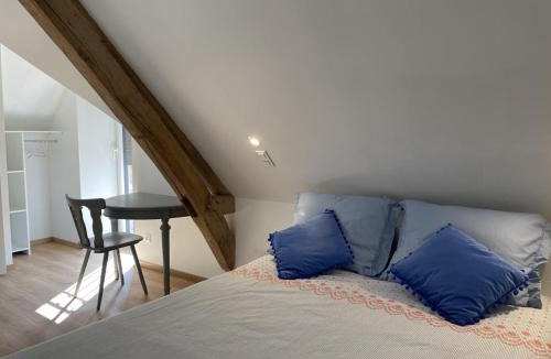Ygrande House | Maison de ferme rénovée 18ème siècle avec piano et charme authentique - FR-1-489-433
