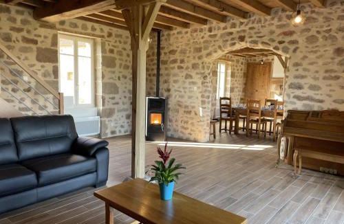 Ygrande House | Maison de ferme rénovée 18ème siècle avec piano et charme authentique - FR-1-489-433