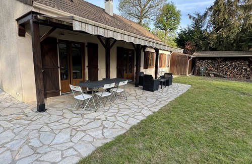 Bazoches-sur-le-Betz House | Maison de Campagne Dans un Domaine Privé