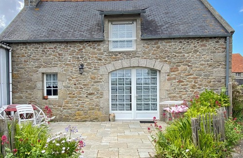 Kerlouan House | Maison de Mahé (1.8 km from the beach at Kerlouan)