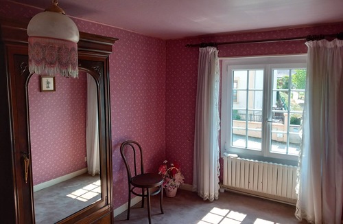Toulon-sur-Arroux House | Maison de Ville, Jardin. 5 Chambres, 3 Salles de Bains, Cuisine et 2 Salons