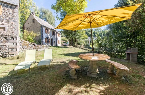 Olby House | Maison de Village Traditionnelle Idéale Pour Découvrir le Département