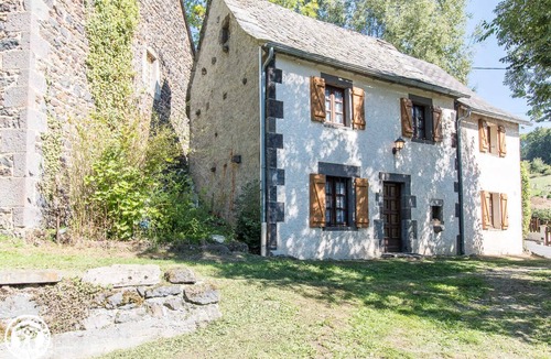 Olby House | Maison de Village Traditionnelle Idéale Pour Découvrir le Département
